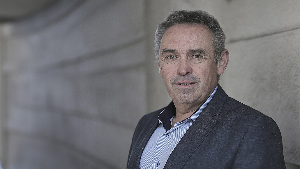 Roman Bruzl, p�edseda dru�stva ZKD Su�ice, které provozuje �et�zce prodejny...