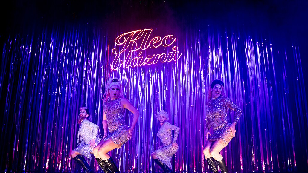 Jan Grundman, Jan Mansfeld, David Pun�ochá� a Jakub Tvrdík v p�edstavení Klec...