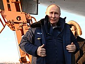 Ruský prezident Vladimir Putin se prolétl strategickým bombardérem Tu-160M,...