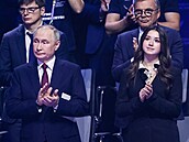 Ruská krasobruslařka Kamila Valijevová se zúčastnila s Vladimirem Putinem...