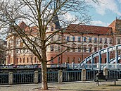 Jednou z dominant Zátkova náb�e�í je honosná budova krajského soudu. I ta...