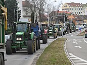 Zemědělci se vydali během protestu také na trasu z Kroměříže do Hulína a...