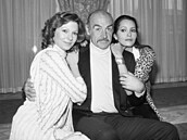 Herečka Pamela Salemová (vlevo) po boku Seana Conneryho, s kterým si zahrála v...