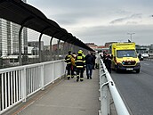 Na Nuselském most zasahovaly jednotky IZS kvli lovku, který chtl spáchat...