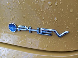 Nová Toyota Prius se vozí do Evropy ji� jen jako plug-in hybrid. S nabitou...