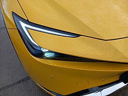 Sv�tlomety jsou jako u dal�ích nových toyot tvarované do písmene C. Podle...