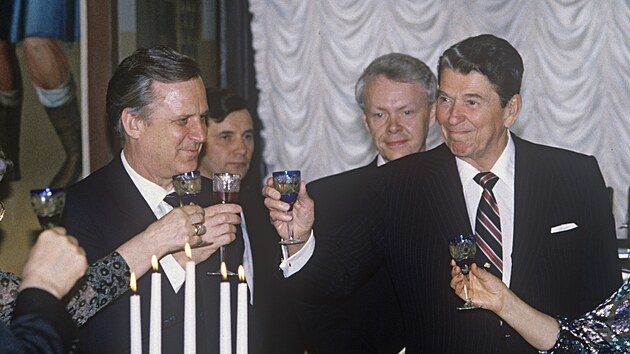 Nkdej sovtsk premir Nikolaj Rykov a americk prezident Ronald Reagan pi setkn v Kremlu (29. srpna 1988)
