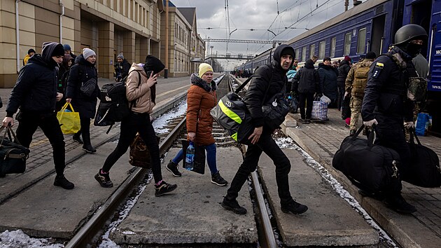 Pokrovsk. Evakuace lidí z oblasti boj západn od Avdijivky (20. února 2024)