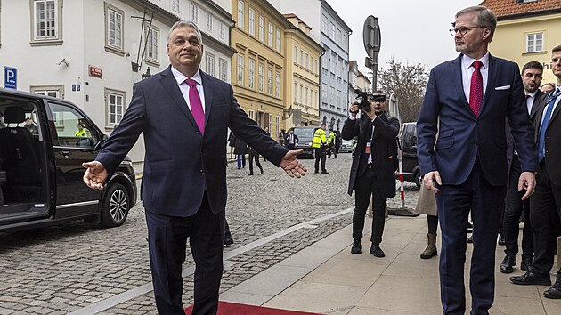 Setkn ldr V4. Petr Fiala se vt s premirem Maarska Viktorem Orbnen. (27. nora 2024)