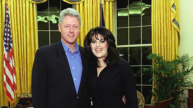 Monika Lewinsk�, rodn�m jm�nem Monica Samille Lewinsky je Ameri�anka, kter� proslula d�ky sv�mu milostn�mu vztahu s americk�m prezidentem Billem Clintonem. (1997)