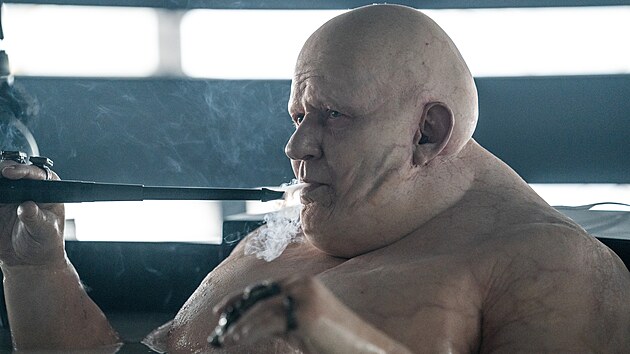 Stellan Skarsgard jako baron Vladimir Harkonnen ve filmu Duna: st druh