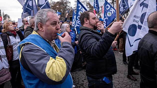 Protestn� m�tink asi dvou tis�covek zam�stnanc� ostravsk� huti Liberty p�ed hlavn� branou firmy. (22. �nora 2024)