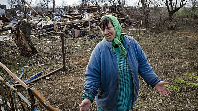Paní Světlana (53) žije u fronty v Záporožské oblasti. Stojí u místa, kde ještě...