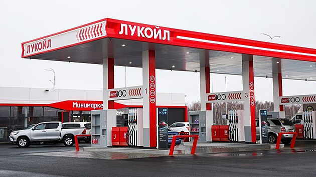 Rusům už v těchto týdnech hrozí, že nebudou mít benzin. Zásoby klesly