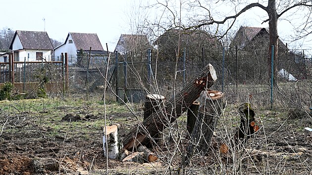 U Olomouce byla slavnostn� zah�jena dostavba z�padn�ho obchvatu. Stavb� mus� ustoupit ��st zahr�dk��sk� kolonie.