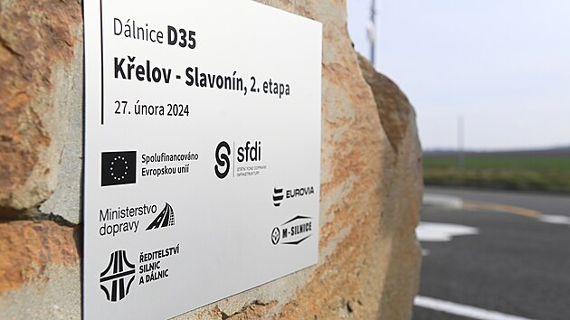 U Olomouce byla slavnostn� zah�jena dostavba z�padn�ho obchvatu. T��kilometrov� �sek bude st�t 838 milion� korun.