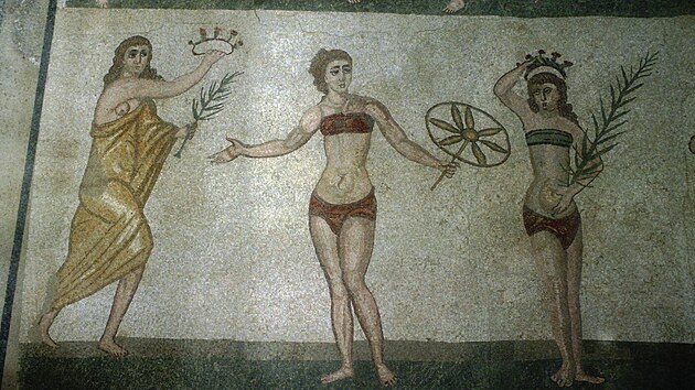 Na Siclii ve vile Romana del Casale se nachz slavn Bikinov mozaika spoe odnch en pi pohybovch aktivitch ze 4. stolet naeho letopotu.