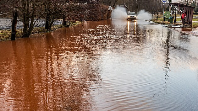 Zaplaven silnice u Pilnkova na Trutnovsku (5. nora 2024)