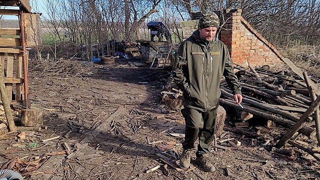 Raněné odnášíme po svých, vojáky to děsí, říká kaplan ukrajinské armády