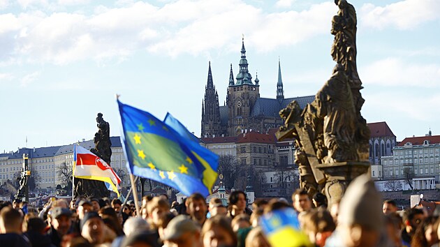 Prahou pro�el pr�vod na podporu Ukrajiny, na Starom�stsk�m n�m�st� promluvil mimo jin� i prezident Petr Pavel. (24. �nora 2024)