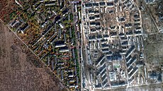 Srovnávací satelitní snímky ukrajinské Avdijivky z 16. íjna 2021 (vlevo) a 24....