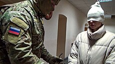 V ruském Jekat�rinburgu zatkli t�iat�icetiletou �enu s americkým a ruským...