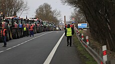 Protestující zemdlci zastavili provoz na hraniním pechodu na Slovensko v...