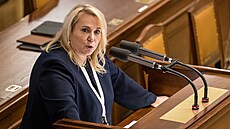 Klára Dostálová (ANO) na jednání Poslanecké sn�movny, kde se poslanci mimo�ádn�...