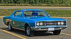 Mercury Montego coupe 1969, auto podobné vozu, kterým ptice mladých mu...