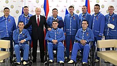 Ruský prezident Vladimir Putin nav�t�vuje zran�né ruské vojáky v Moskv�. (12....