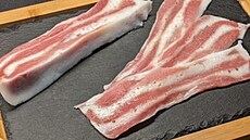 Invence firmy Cocuus nese známky provokace, ale jejich slanina je ji� naprosto seriózním produktem, i kdy�  leze z 3D tiskárny. Prodaly se jí ji� desetitisíce kus�.