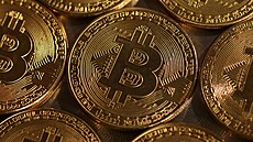 Bitcoin je internetová open-source P2P platební sí a také v této síti...