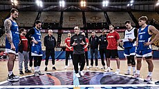 Čeští basketbalisté trénují na Stadionu míru a přátelství před utkáním...