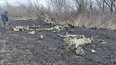 Mrtví vojáci po ukrajinském úderu ve vojenském výcvikovém prostoru u okupované...