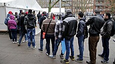 Migranti v Berlín ekají na registraci. (5. února 2016)