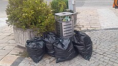 �Je a� neuv��itelné, jak si n�kte�í spoluob�ané pletou odpadkové ko�e s...