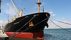 Lo Sea Champion kotví v jemenském pístavu Aden, kam piplula poté, co byla...