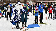 Na ly�a�ských závodech v Rusku se p�edvedli i ú�astníci v kostýmech.