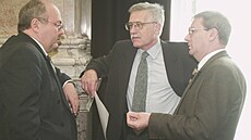 Tehdej�í ministr zahrani�ních v�cí Josef Zieleniec (vlevo), premiér Václav...