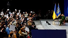 Ukrajinský prezident Zelenskyj na konferenci v Kyjevě (25. února 2024)