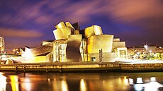 Gehry p�vodn� po�ítal pou�ít na fasádu Guggenheimova muzea v Bilbau ocel, ale...