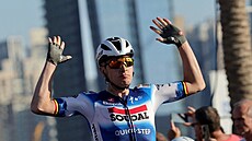 Belgický cyklista Tim Merlier projí�dí vít�zn� cílem 4. etapy závodu Kolem SAE.
