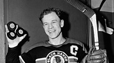 Chicagský hokejista Bill Mosienko. Jeho ti góly bhem 21 vtein z roku 1952,...