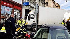 Nehoda tramvaje a dodávky ve tefánikov ulici (23. února 2024)