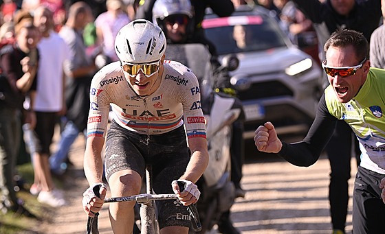 Tadej Pogaar vstoupil do sezony vítzstvím na Strade Bianche. Na trati si uil...
