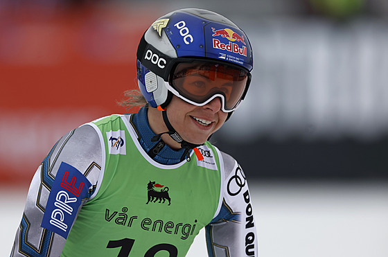 Spokojená Ester Ledecká v cíli super-G bhem Svtového poháru v Kvitfjellu.