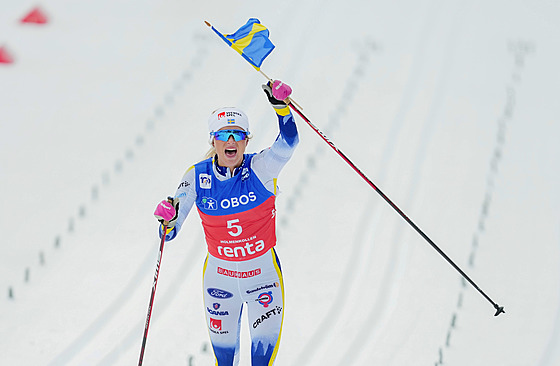 �védka Frida Karlssonová vít�zí v závod� na 50 km Sv�tového poháru v b�eckém...