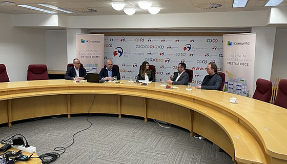 O chytrém eení pro sdílení energií iKomunita diskutovali v Ostrav (zleva)...