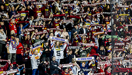 Sparantí fanouci podporují svj oblíbený tým proti Mladé Boleslavi.