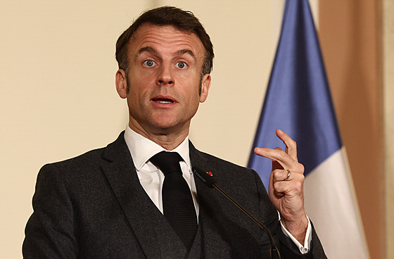 Olympiáda se blíí a francouzský prezident Emmanuel Macron je vi Rusku ostejí.